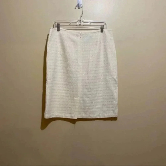 Covington white textured shimmer skirt - Picture 2 of 8
